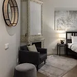S6 Old Town Apartment *
